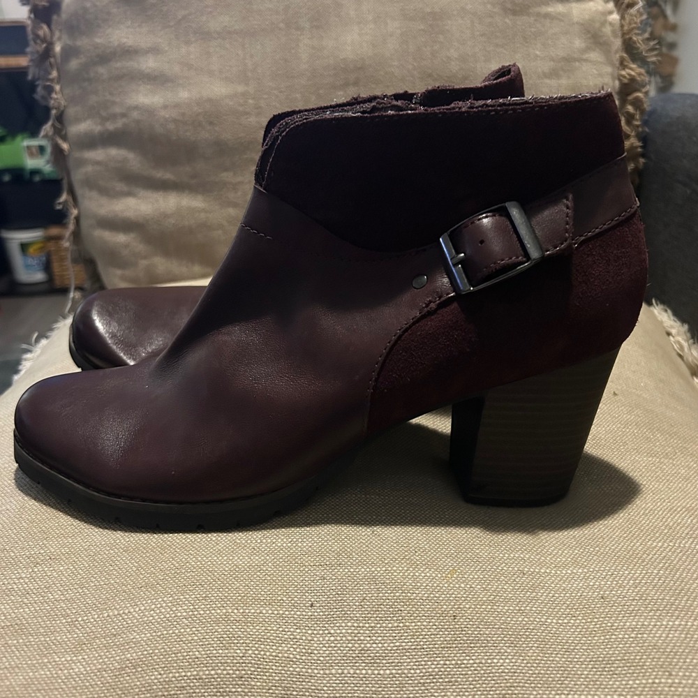 Clarks Chocolate Brown Leather Suede Ankle Boots 10M Buckle Block Heel Moto